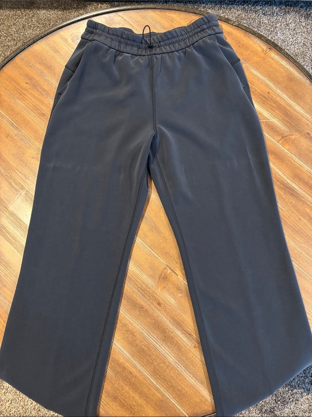 lululemon athletica Women’s - Softstreme High-Rise Pant - Size 8 Short/Petite